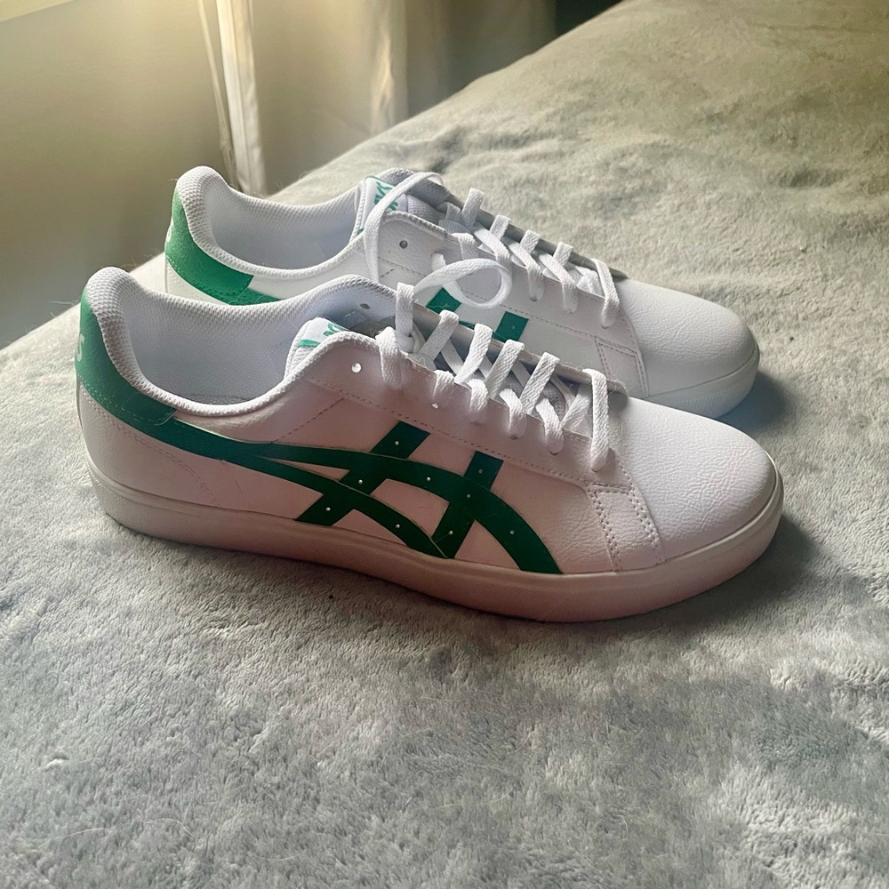ASICS Men’s new workout tags, never worn 9.5 tennis shoes